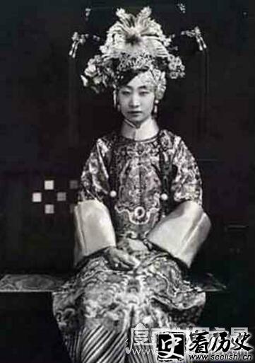 清朝末代格格金默玉,晚年靠打毛衣维持一家生计