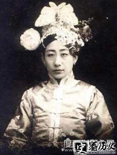 清朝末代格格金默玉,晚年靠打毛衣维持一家生计