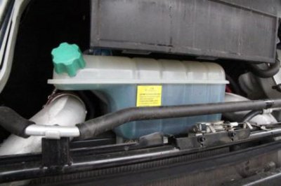 ​汽车的膨胀箱是装什么的（汽车的膨胀箱是装什么的啊）