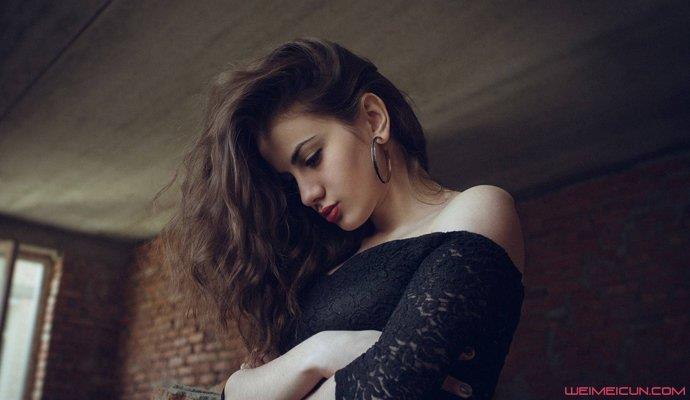 一个男人强吻你嘴巴而且吻很久说明什么 男朋友强吻你嘴巴说明什么