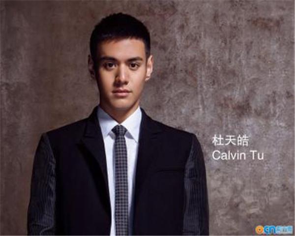 杜天皓和曾舜晞对比照撞脸太像了 曾舜晞眼睛怎么一大一小好恐怖