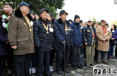 ​南京保卫战1937：抗战老兵祭奠南京保卫战将士