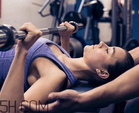 肩推能锻炼什么？肩推动作要领