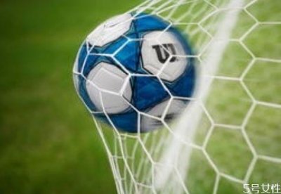 ​足球是怎么产生的 足球场上的红黄牌是怎么来的