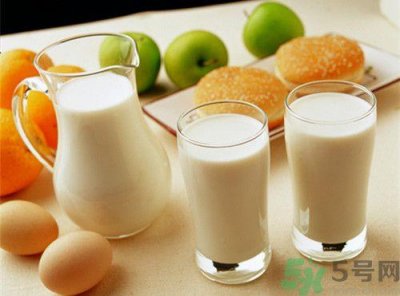 ​羊奶加蜂蜜一起喝好吗?羊奶和蜂蜜一起喝的好处