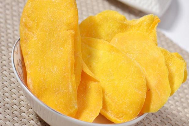 芒果干能和茶一起吃吗 芒果干不能和什么食物一起吃 芒果干能和茶一起吃吗 芒果干不能和什么食物一起吃