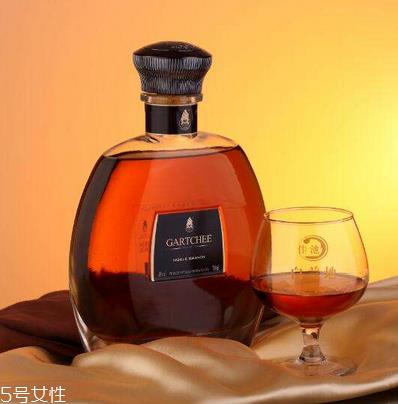 白兰地一瓶多少钱 爱酒人士必看 白兰地一瓶多少钱 爱酒人士必看