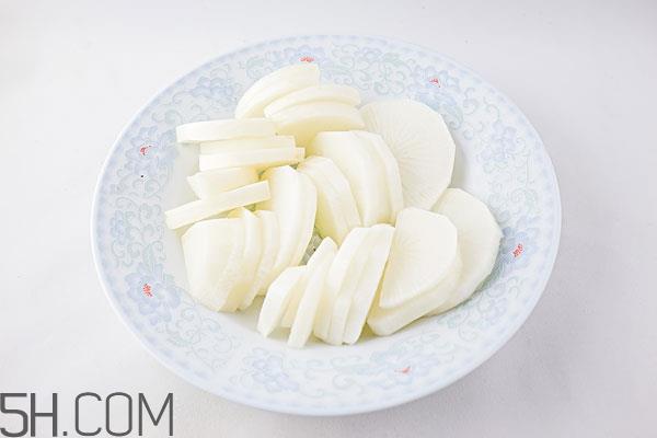 白萝卜心发蓝能吃吗 白萝卜心里发青能吃吗 白萝卜心发蓝能吃吗 白萝卜心里发青能吃吗