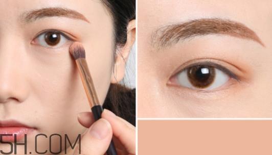 肿泡眼怎么化妆 肿泡眼画什么妆容好