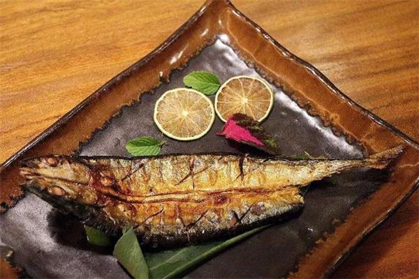 秋刀鱼的热量 秋刀鱼吃了会胖吗 秋刀鱼的热量 秋刀鱼吃了会胖吗