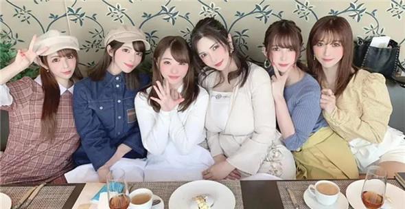 假扮“美女老师”的网红,伤害了多少纯情男