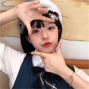 ​奔现小姐姐，见面第一句：你能吻我吗？