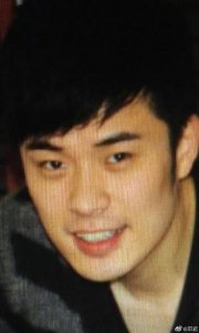 ​邓超晒陈赫旧照为兄弟庆生 祝其明年瘦回原来样子