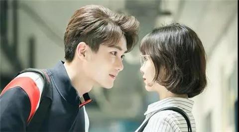 怎么跟女孩子聊天怎么跟女孩子聊天找话题