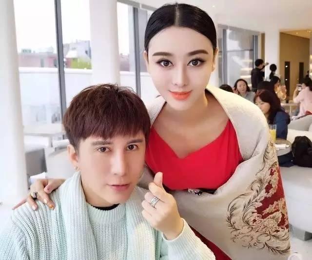 用八年时间把自己整成了范冰冰，可老公最后却出轨了一个男人！