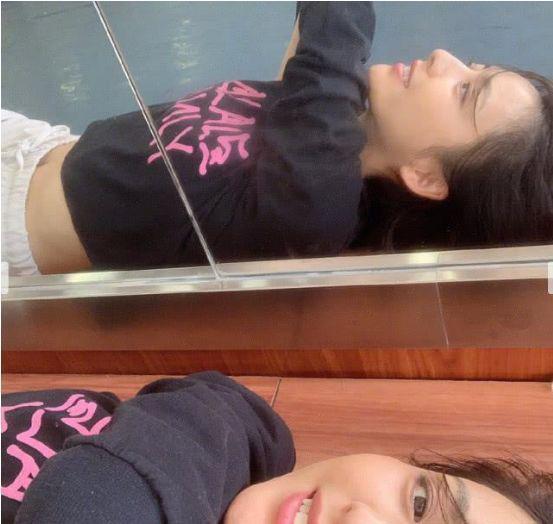 佟丽娅晒自拍，肚子上“妊娠纹”抢镜，陈思诚不懂珍惜啊