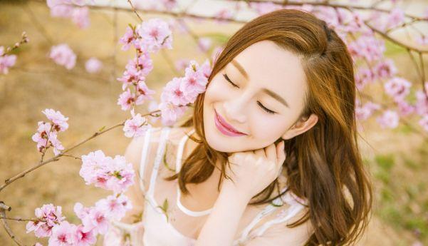 陈昱霖母亲晒出给吴秀波求情短信，给男方3个字母备注，让人心酸