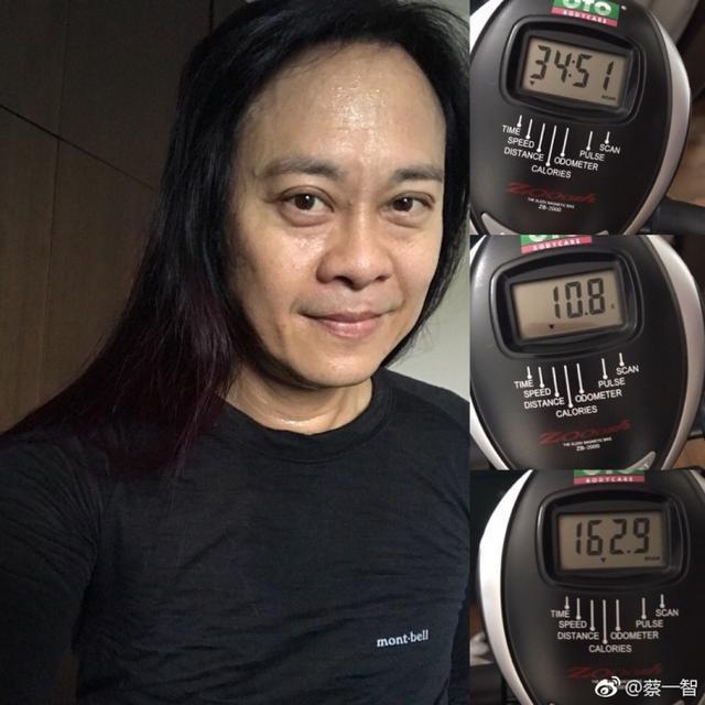 蔡一智的多指遇到对手 叔叔的手指头比他还多