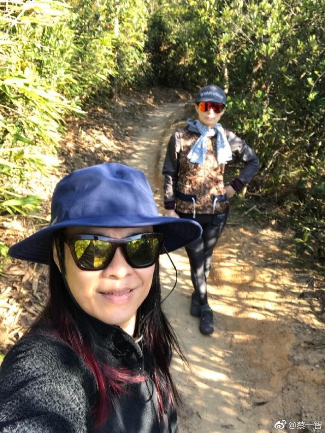 蔡一智的多指遇到对手 叔叔的手指头比他还多