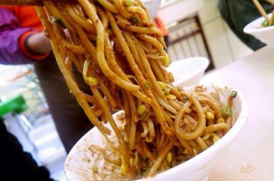 阜阳特色小吃“格拉条”,你吃过吗?