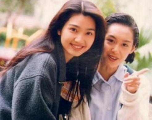 看了洪欣当年的照片，才知道张丹峰为何娶大自己10岁的她