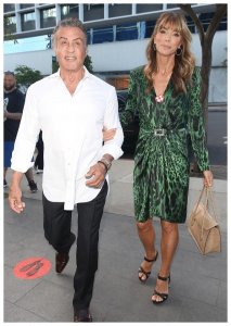 ​史泰龙妻子拯救了家庭基因，三个女儿身材高挑颜值高，清纯感十足