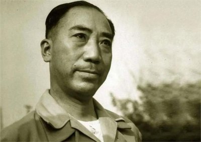 ​军阀杨森妻妾12人，临终前17岁小妾问他：有几人心甘情愿嫁你的？