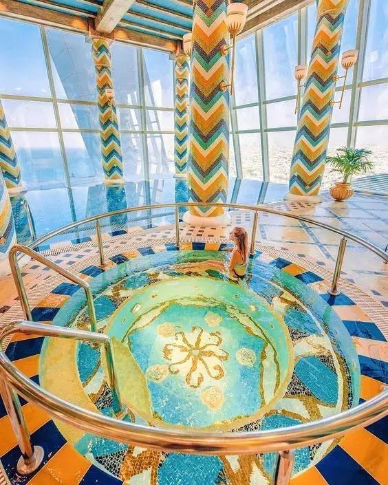 疯狂的迪拜七星级帆船酒店,50张内部照曝光!楼顶打球,海底吃饭