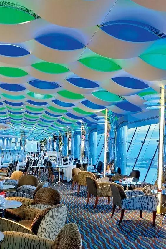 疯狂的迪拜七星级帆船酒店,50张内部照曝光!楼顶打球,海底吃饭