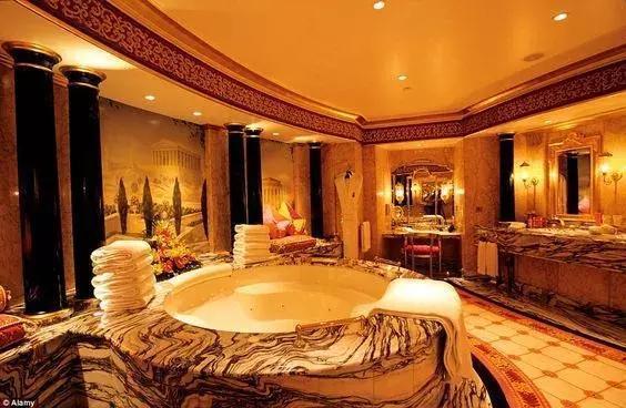 疯狂的迪拜七星级帆船酒店,50张内部照曝光!楼顶打球,海底吃饭