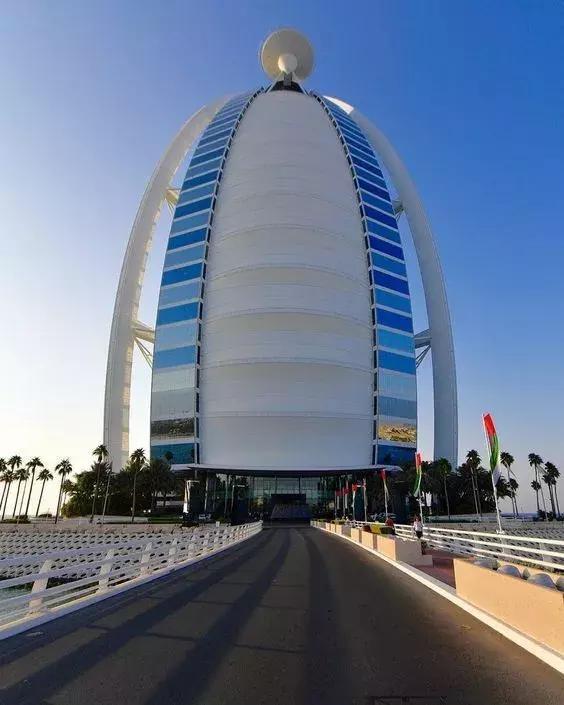 疯狂的迪拜七星级帆船酒店,50张内部照曝光!楼顶打球,海底吃饭