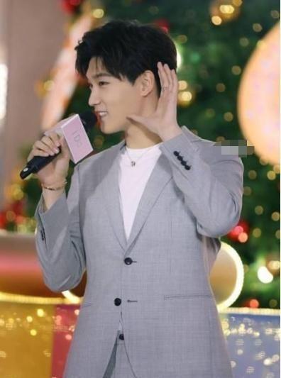 太尴尬!邢昭林被保安手拉手围到“圈外”,粉丝数量还没有保安多