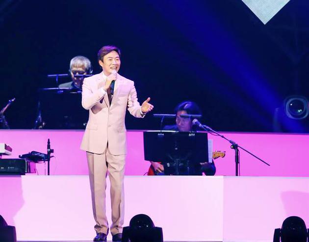 费玉清演唱会宣布彻底封麦，一度引观众泪奔 网友：请勿打扰
