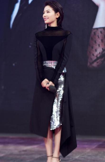 刘涛换新头型，“大奔头”惊艳在座，变身大佬又酷又帅！