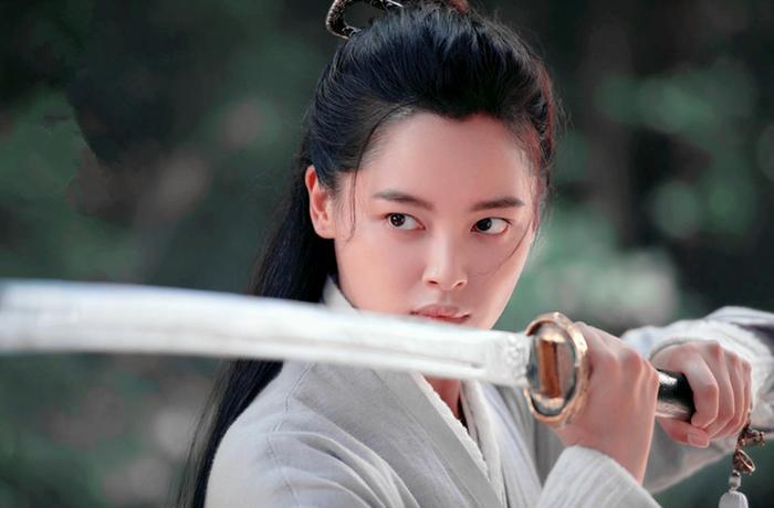 因长太美,出道7年不火,今搭档潘粤明,在《怒晴湘西》惊艳众人