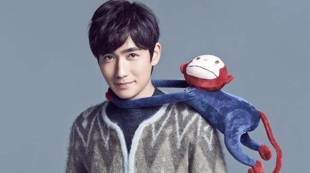 当179的黄晓明撞上180的朱一龙,网友:谎报身高尴尬不