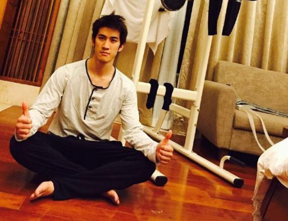 李治延香港豪宅险被风王“山竹”破门而入,封门扶窗不敢离开寸步