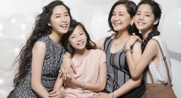 她是一代玉女，为生儿子怀孕7次流产4次，今女儿红透半边天！