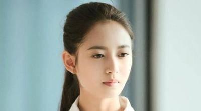 她是科班出身,却沦落到横店当群演,如今被唐嫣一手带火