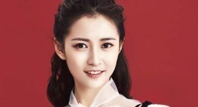 她是科班出身,却沦落到横店当群演,如今被唐嫣一手带火