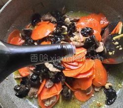 胡萝卜木耳炒肉