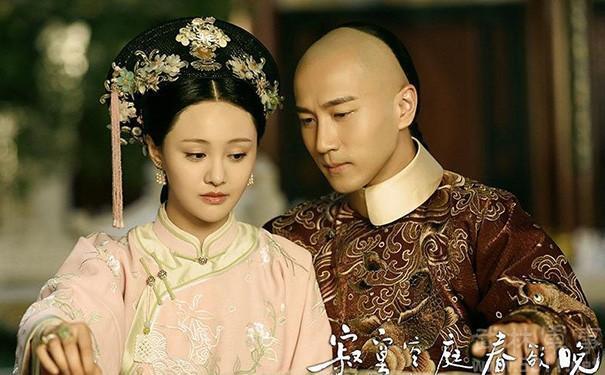 她是神秘的“卫琳琅”，宫女出身却居妃位，被康熙谩骂！