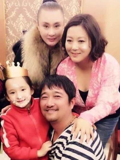 又一明星患李连杰同款病,全身浮肿200斤,丑夫照顾7年不放弃