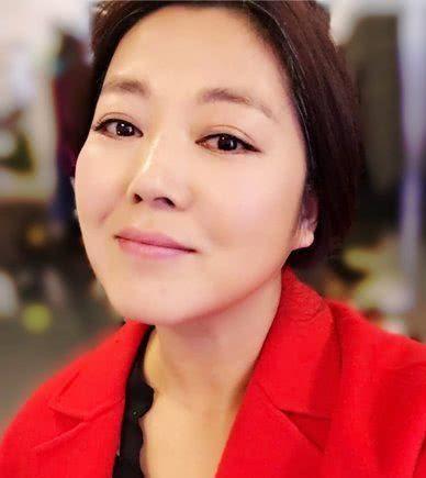 又一明星患李连杰同款病,全身浮肿200斤,丑夫照顾7年不放弃