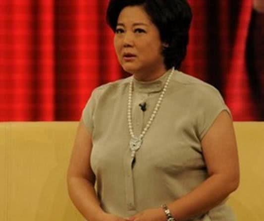 又一明星患李连杰同款病,全身浮肿200斤,丑夫照顾7年不放弃