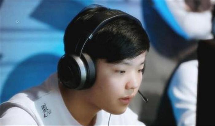 4AM：韦神捡来的天才少年，你见过孤存的实力吗？