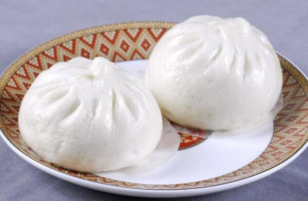 100g包子多大,女生拳头那么大(早餐吃2个左右就能饱)