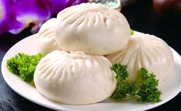 100g包子多大,女生拳头那么大(早餐吃2个左右就能饱)