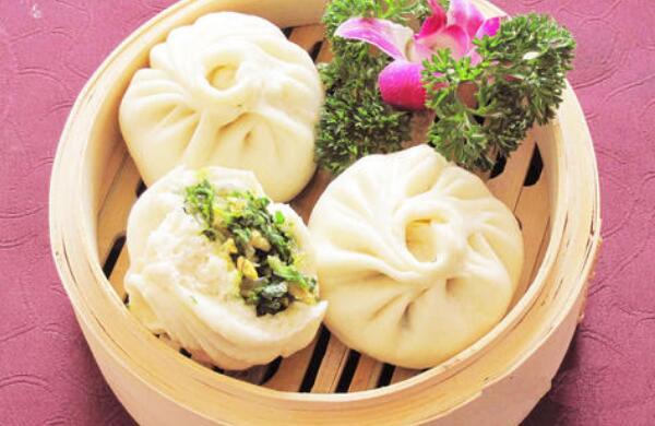 100g包子多大,女生拳头那么大(早餐吃2个左右就能饱)