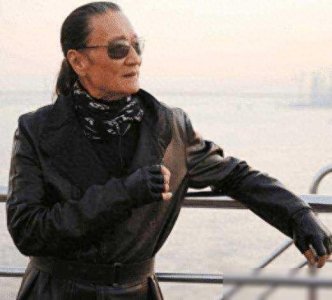 ​谢贤年轻时容貌有多惊艳？看到照片后，网友：10个谢霆锋也没他